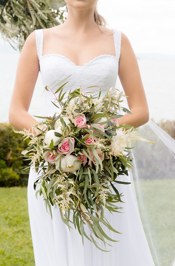 Πρωτότυπη νυφική ανθοδέσμη