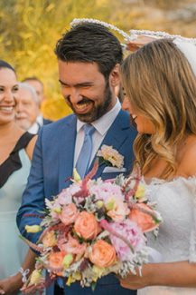 Ιδιαίτερη ανθοδέσμη με έντονα χρώματα Ιδιαίτερη ανθοδέσμη με έντονα χρώματα