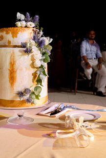 Τούρτα γάμου με δυο ορόφους Τούρτα γάμου με δυο ορόφους