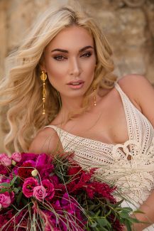 Πανεμορφα σκουλαρικια σε χρυσο χρωμα Πανεμορφα σκουλαρικια σε χρυσο χρωμα