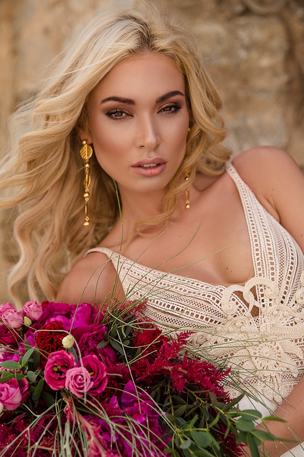 Πανεμορφα σκουλαρικια σε χρυσο χρωμα