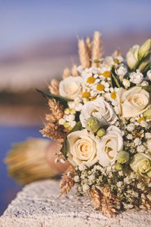 Ιδιαίτερη νυφική ανθοδέσμη με χαμομήλι Ιδιαίτερη νυφική ανθοδέσμη με χαμομήλι