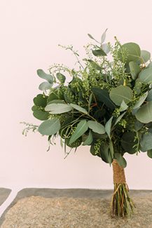 Νυφική ανθοδέσμη με πρασινάδα Νυφική ανθοδέσμη με πρασινάδα