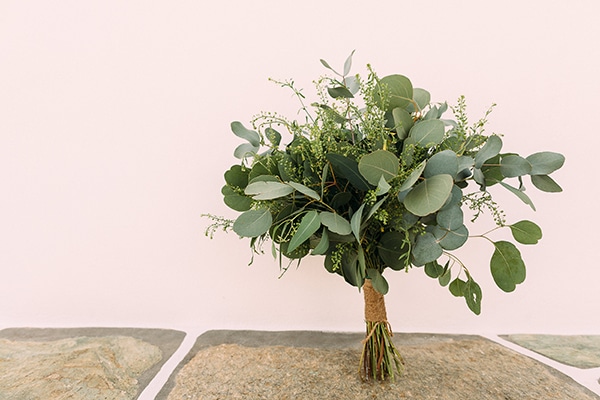 Νυφική ανθοδέσμη με πρασινάδα