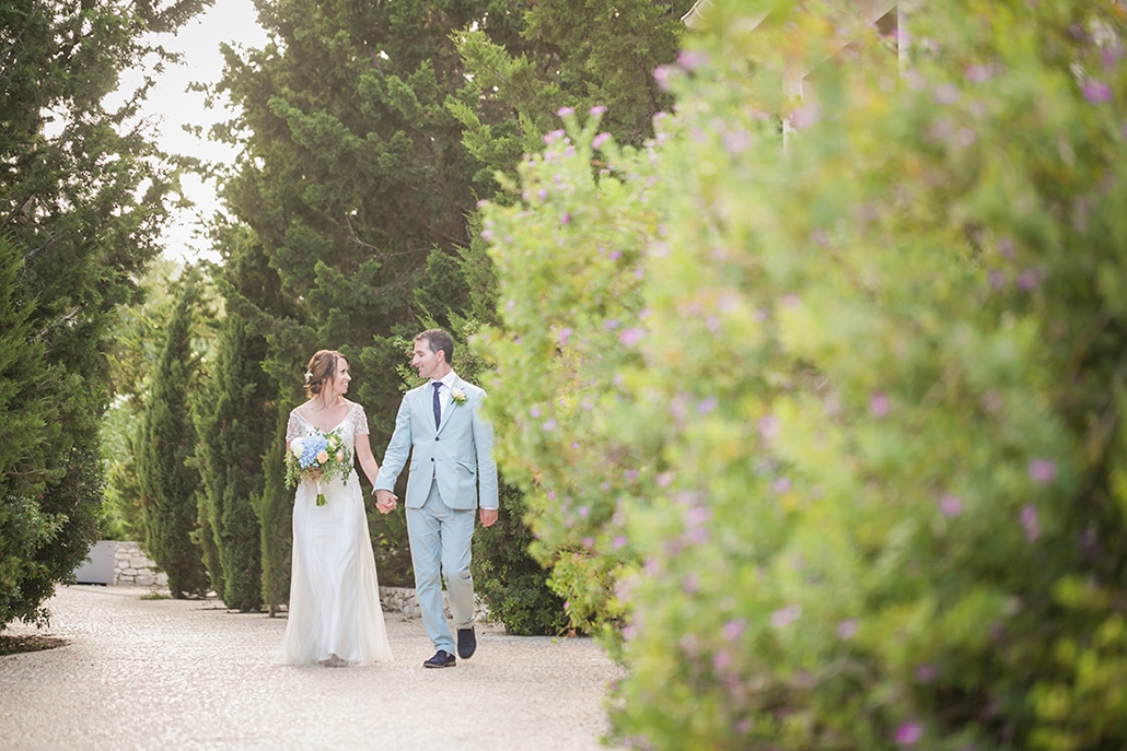 Όμορφος πολιτικός γάμος στην Κεφαλονιά με ροδακινί και μπλε αποχρώσεις