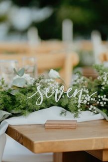 Πρωτοτυπη αριθμηση τραπεζιων απο plexiglass