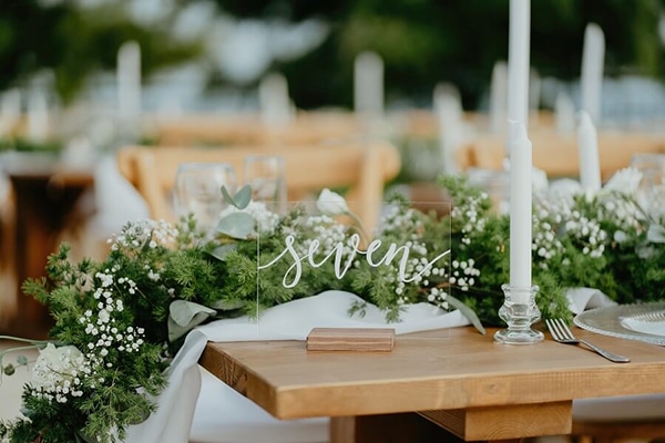 Πρωτοτυπη αριθμηση τραπεζιων απο plexiglass