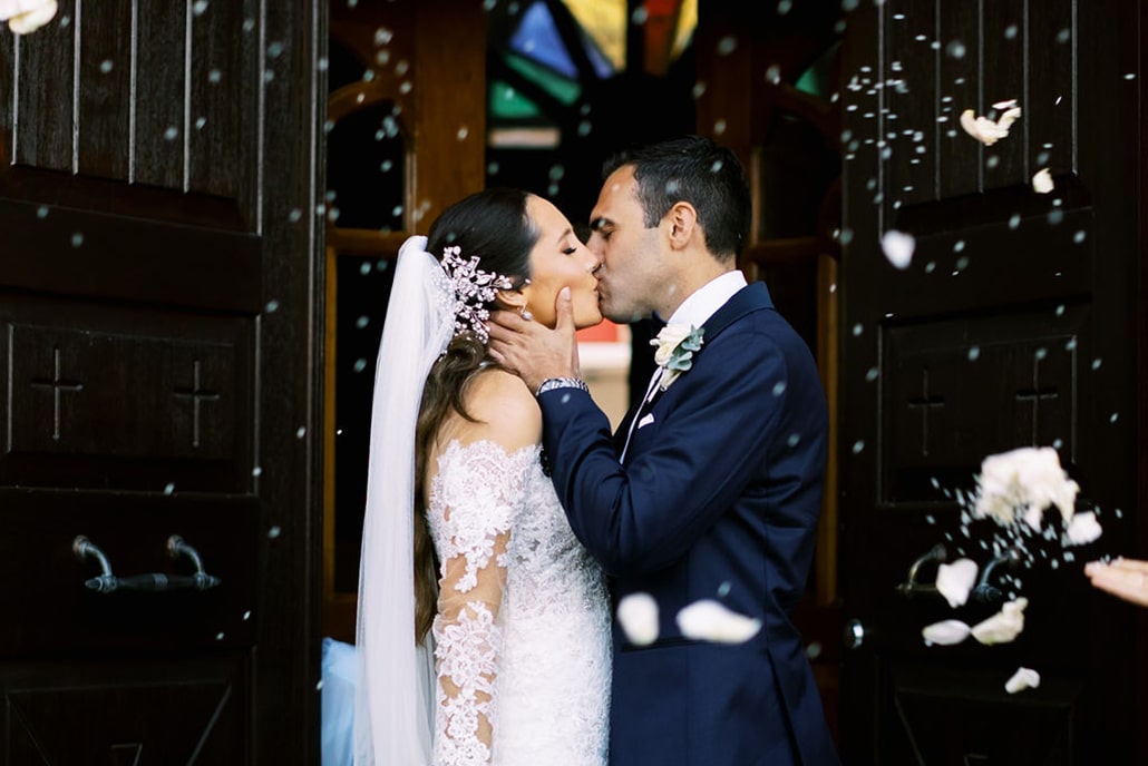 Elegant γάμος με τα πιο όμορφα λευκά λουλούδια | Francesca & Παύλος