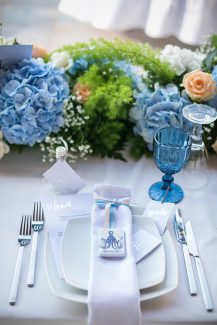 Ξεχωριστο tablescape με καλοκαιρινα χρωματα Ξεχωριστο tablescape με καλοκαιρινα χρωματα