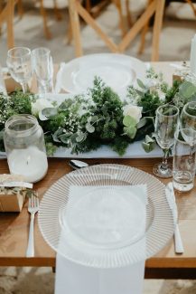 Μοναδικος στολισμος τραπεζιου με πρασιναδα και  κερια