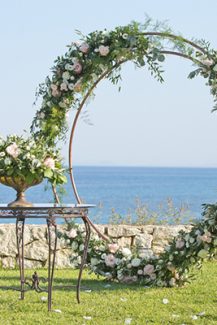 Kυκλικη γαμηλια αψιδα