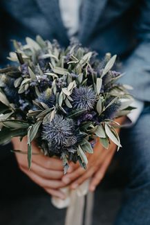 Ιδιαίτερη νυφική ανθοδέσμη με γαϊδουράγκαθο