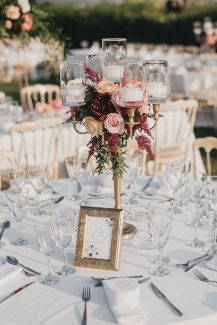 Elegant centerpiece σε εντονα χρωματα Elegant centerpiece σε εντονα χρωματα