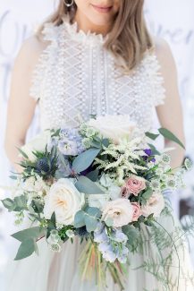 Πανέμορφη νυφική ανθοδέσμη σε απαλές αποχρώσεις Πανέμορφη νυφική ανθοδέσμη σε απαλές αποχρώσεις