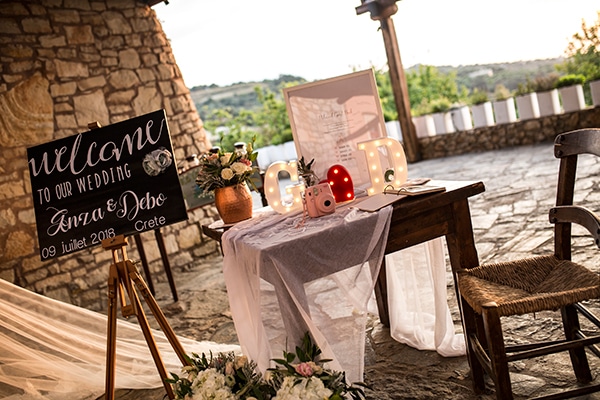 Ιδιαίτερο welcome table