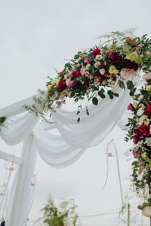 Πανεμορφος στολισμος αψιδας