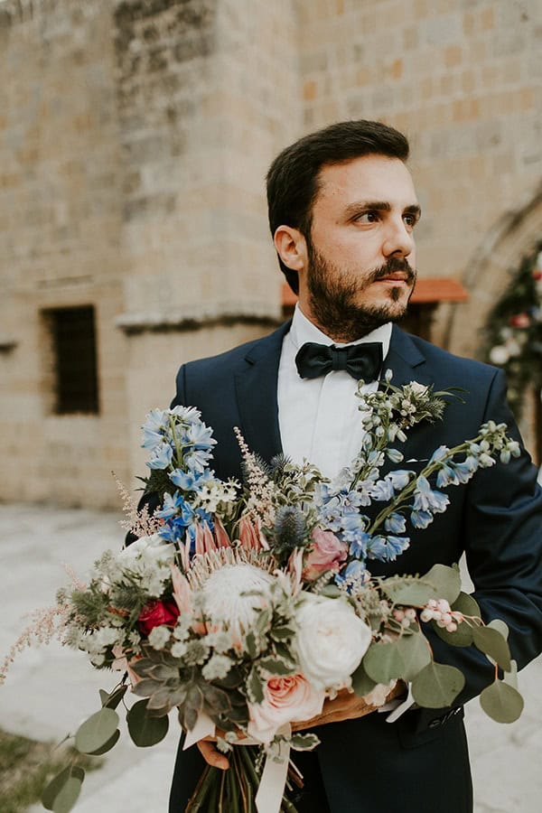 Ασύμμετρη νυφική ανθοδέσμη