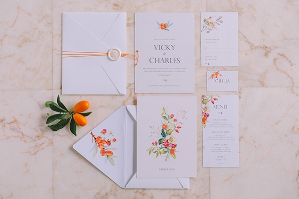 Προσκλήσεις γάμου με πορτοκαλί λεπτομέρειες