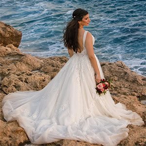 Όμορφος καλοκαιρινός γάμος με string lights στην Αγία Νάπα | Έλλη & Μάρτιν