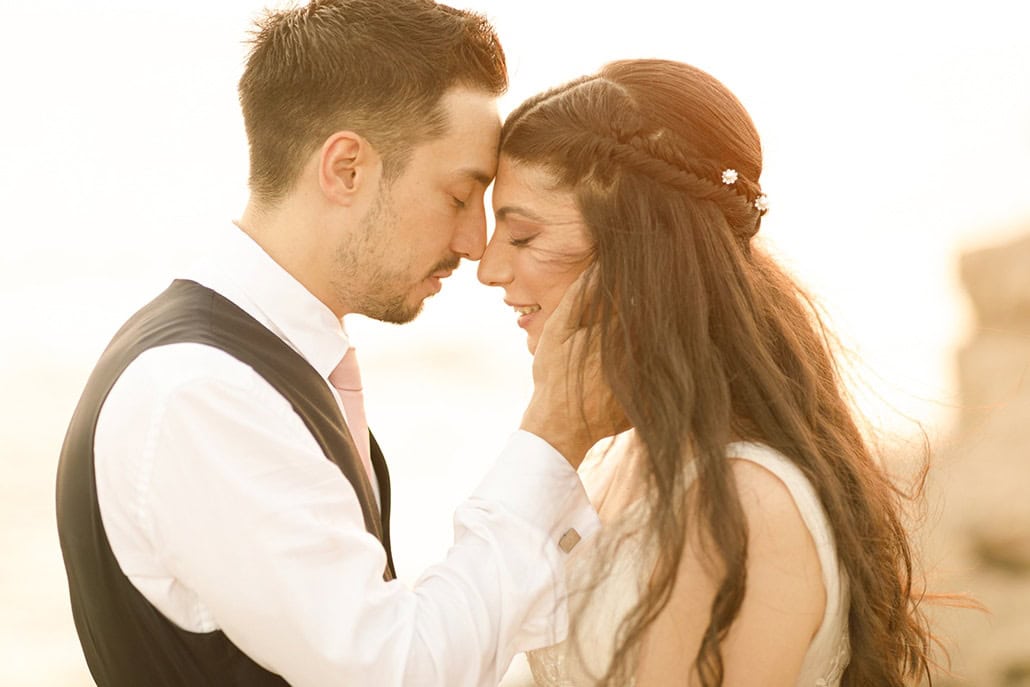 Όμορφος καλοκαιρινός γάμος με string lights στην Αγία Νάπα | Έλλη & Μάρτιν