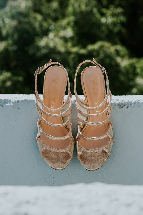 Νυφικά παπούτσια σε χρυσό χρώμα Νυφικά παπούτσια σε χρυσό χρώμα