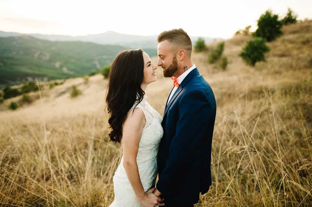 Ρομαντικός καλοκαιρινός γάμος στην Κοζάνη σε λευκές αποχρώσεις