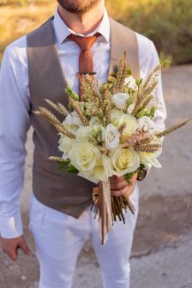 Ασσύμετρη νυφική ανθοδέσμη