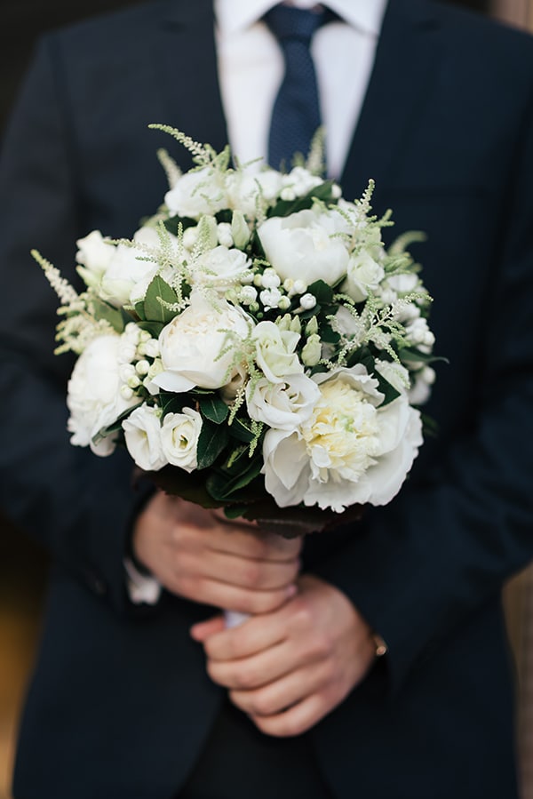 Ρομαντική νυφική ανθοδέσμη με παιώνιες