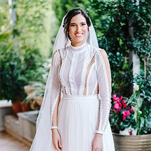 Χριστουγεννιάτικος γάμος στην Αθήνα με μπορντώ αποχρώσεις | Ίριδα & Αλέξανδρος