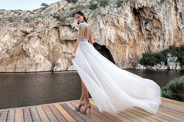 Αέρινες νυφικές δημιουργίες για μια elegant αισθησιακή εμφάνιση | Demetrios