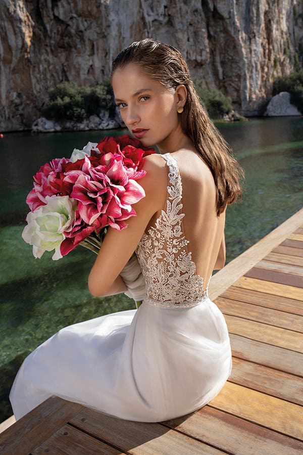 flowy-wedding-dresses-elegant-bridal-look-demetrios_03