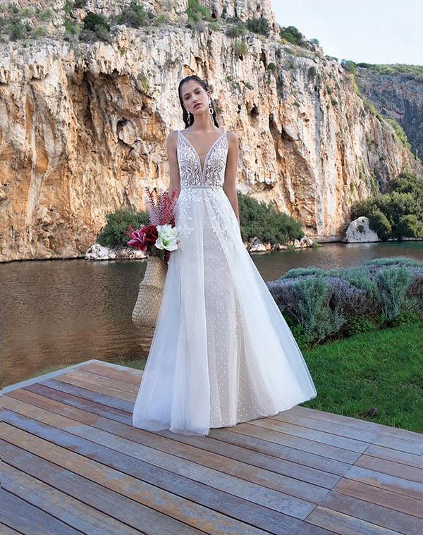 flowy-wedding-dresses-elegant-bridal-look-demetrios_09
