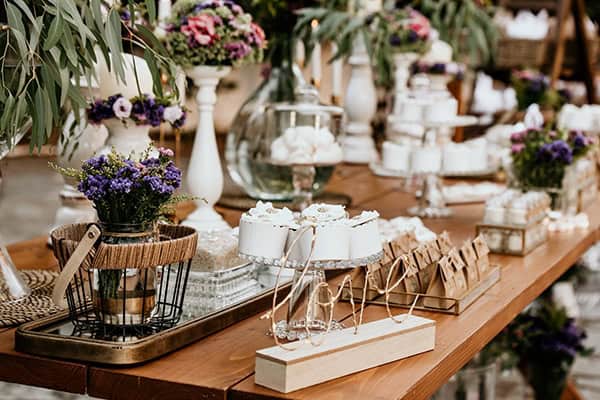 romantic-garden-wedding-ideas-decoration-many-candles-rustic-details_00