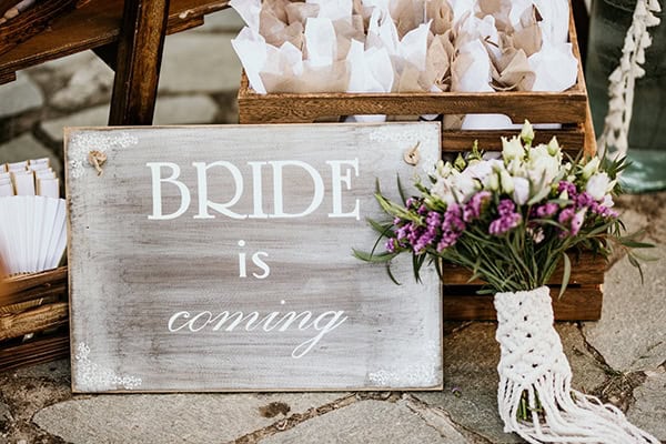 romantic-garden-wedding-ideas-decoration-many-candles-rustic-details_02x