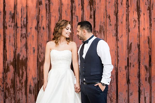 Ρομαντική next day φωτογράφιση με φόντο το φυσικό τοπίο