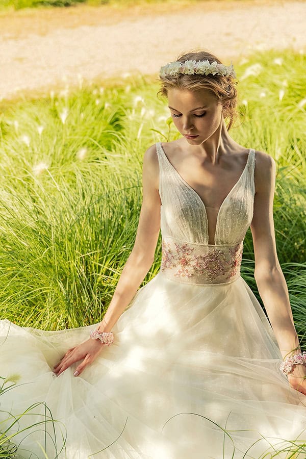 stunning-bridal-creations-stylish-romantic-bridal-look-costantino-romantica-collection-2020_04x