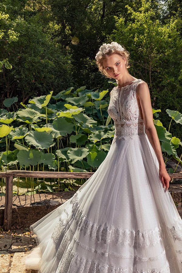 stunning-bridal-creations-stylish-romantic-bridal-look-costantino-romantica-collection-2020_11
