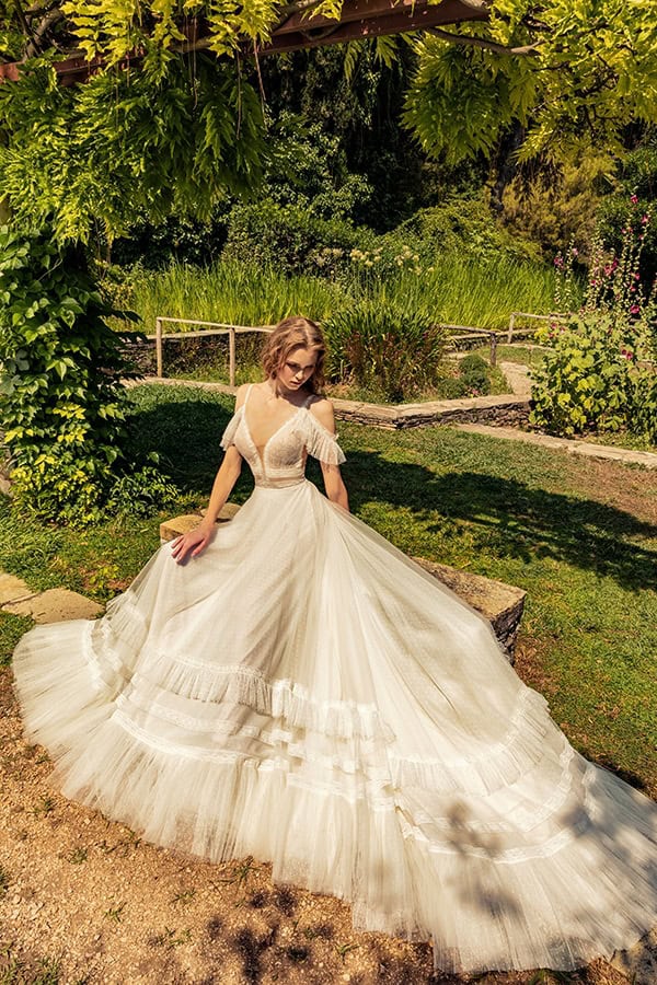 stunning-bridal-creations-stylish-romantic-bridal-look-costantino-romantica-collection-2020_12x