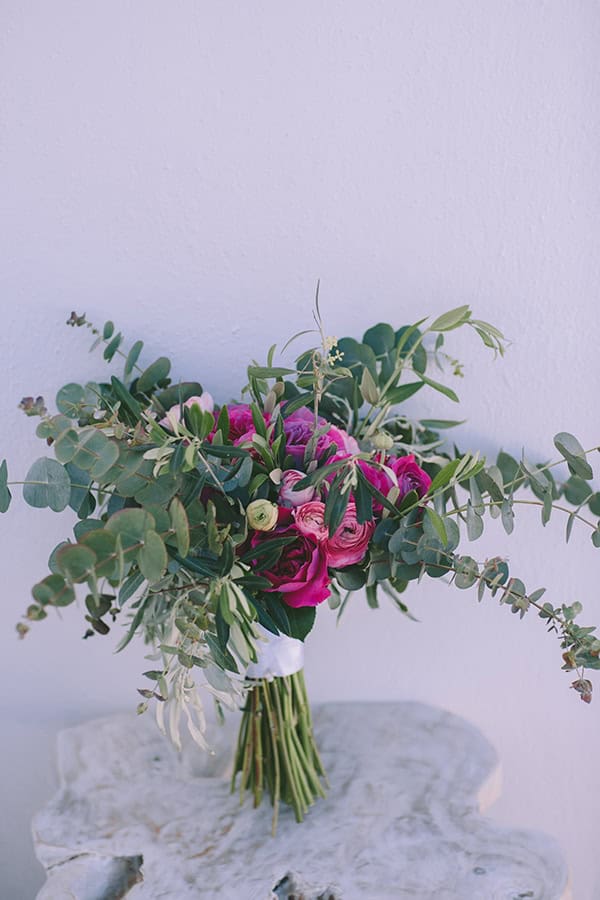 Ασύμμετρη νυφική ανθοδέσμη