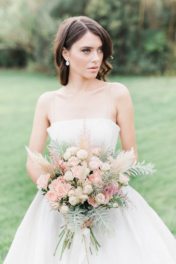 Ρομαντική νυφική ανθοδέσμη σε παστέλ αποχρώσεις