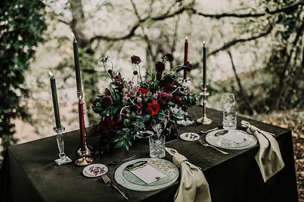 Διακοσμηση τραπεζιου με πανεμορφες ανθοδεσμες Διακοσμηση τραπεζιου με πανεμορφες ανθοδεσμες