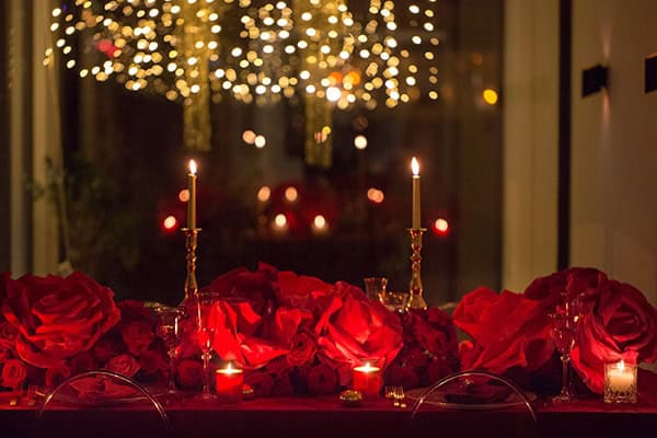 Ρομαντικος στολισμος τραπεζιου δεξιωσης