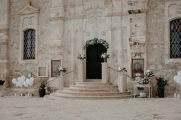 beautiful-summer-wedding-paphos-lush-flower-design-romantic-details_09