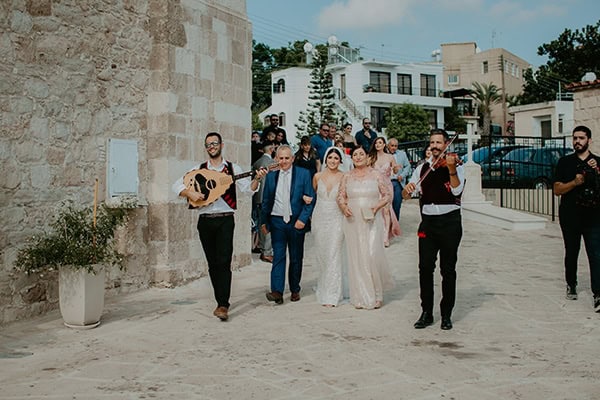 beautiful-summer-wedding-paphos-lush-flower-design-romantic-details_12