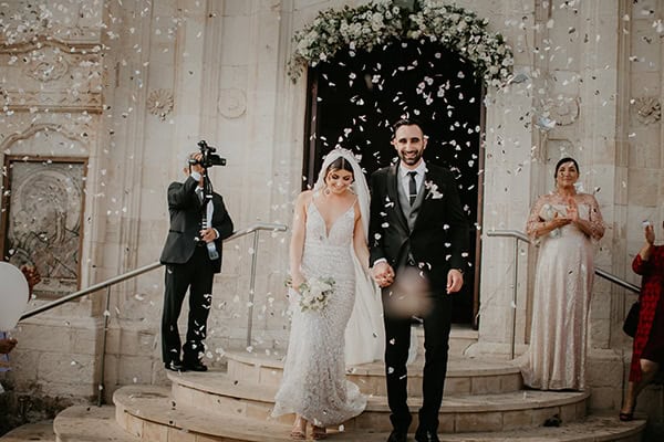 beautiful-summer-wedding-paphos-lush-flower-design-romantic-details_16