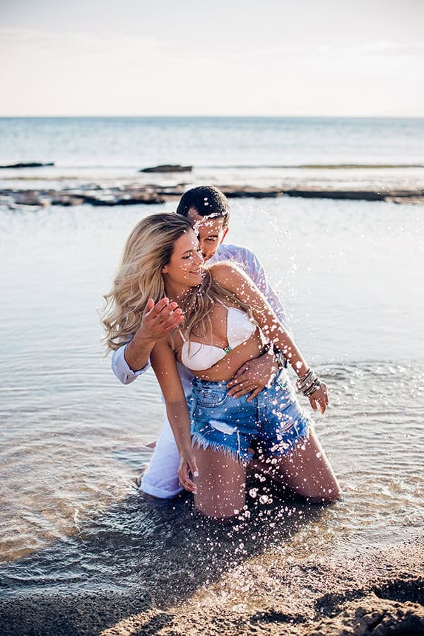 romantic-engagement-shoot-beach_05