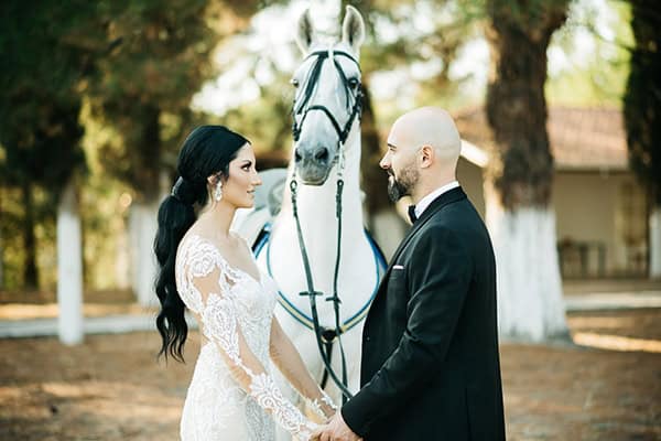 Ρομαντικός φθινοπωρινός γάμος στην Κοζάνη σε λευκές αποχρώσεις | Δήμητρα & Κώστας