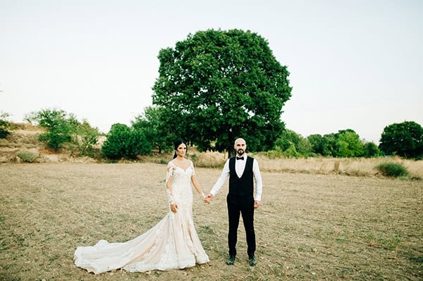 romantic-fall-wedding-kozani-white-hues_25