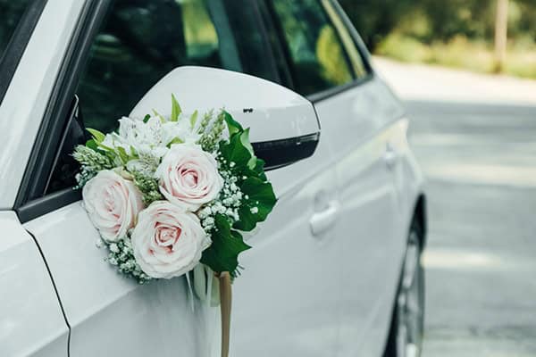 romantic-wedding-flowers-soft-hues-wooden-details_08