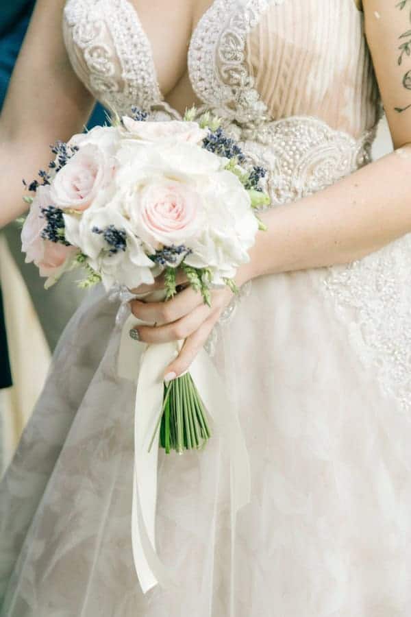 romantic-wedding-flowers-soft-hues-wooden-details_16
